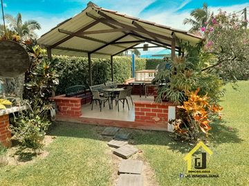 SE VENDE CASA CAMPESTRE CERCA A LA CIUDAD DE MANIZALES
