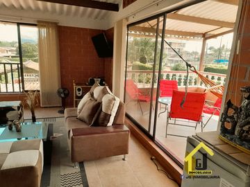 SE VENDE CASA CAMPESTRE CERCA A LA CIUDAD DE MANIZALES