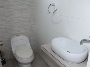 VIVE EN UNA ZONA MUY SEGURA, RODEADA DE AREAS VERDES Y CERCA A TODO.