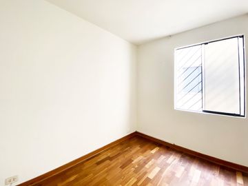 VIVE EN UNA ZONA MUY SEGURA, RODEADA DE AREAS VERDES Y CERCA A TODO.