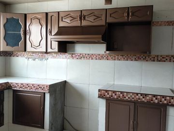 Casa 3 niveles, 6 recamaras, Roof Garden, 3 estacionamientos, cerca zonas comerciales.