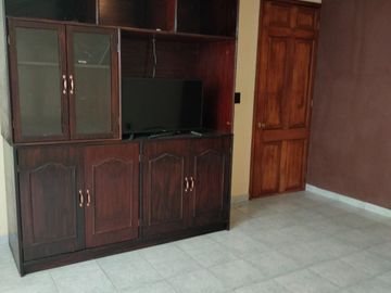 Casa 3 niveles, 6 recamaras, Roof Garden, 3 estacionamientos, cerca zonas comerciales.