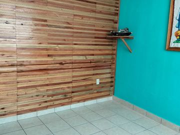 Casa 3 niveles, 6 recamaras, Roof Garden, 3 estacionamientos, cerca zonas comerciales.