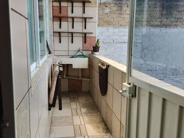 Casa 3 niveles, 6 recamaras, Roof Garden, 3 estacionamientos, cerca zonas comerciales.