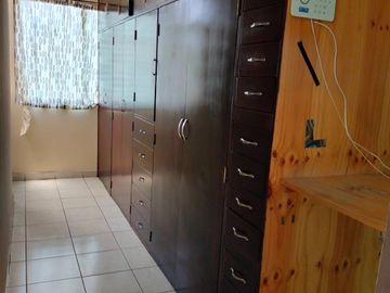 Casa 3 niveles, 6 recamaras, Roof Garden, 3 estacionamientos, cerca zonas comerciales.