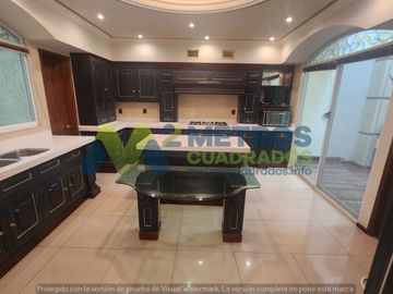 CASA en VENTA en LOMAS de las AMERICAS SUR con Elevador