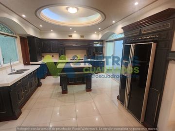 CASA en VENTA en LOMAS de las AMERICAS SUR con Elevador