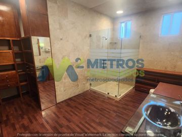 CASA en VENTA en LOMAS de las AMERICAS SUR con Elevador