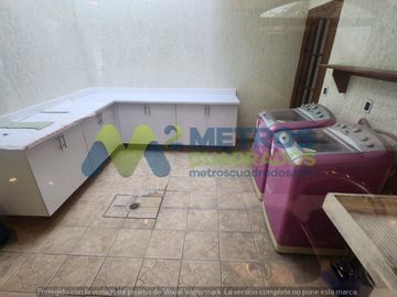 CASA en VENTA en LOMAS de las AMERICAS SUR con Elevador