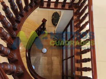CASA en VENTA en LOMAS de las AMERICAS SUR con Elevador