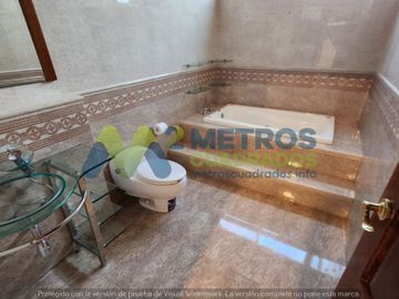 CASA en VENTA en LOMAS de las AMERICAS SUR con Elevador