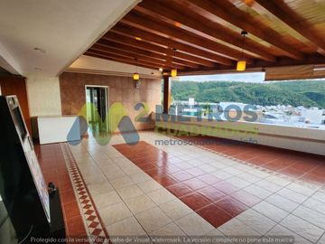 CASA en VENTA en LOMAS de las AMERICAS SUR con Elevador