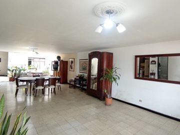 Casa Bifamiliar. La Flora. Norte de Cali.