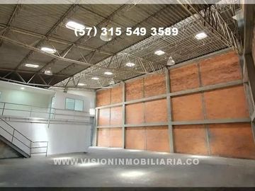 RENTO BODEGA DE 490 METROS2, 4 parqueaderos, estrato 4, Energía Trifásica, acceso para camiones, acceso para tractomulas, acceso pavimentado.