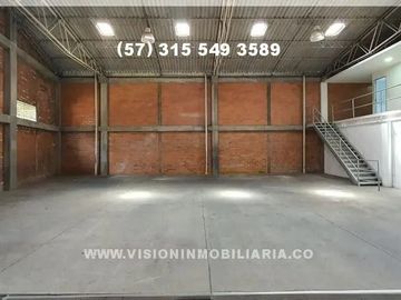 RENTO BODEGA DE 490 METROS2, 4 parqueaderos, estrato 4, Energía Trifásica, acceso para camiones, acceso para tractomulas, acceso pavimentado.