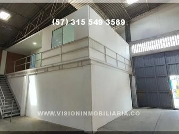 RENTO BODEGA DE 490 METROS2, 4 parqueaderos, estrato 4, Energía Trifásica, acceso para camiones, acceso para tractomulas, acceso pavimentado.