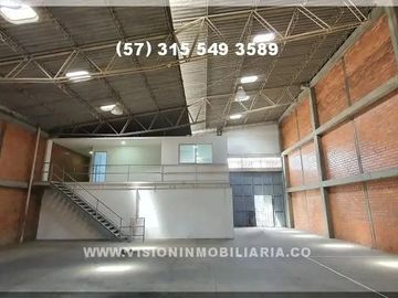 RENTO BODEGA DE 490 METROS2, 4 parqueaderos, estrato 4, Energía Trifásica, acceso para camiones, acceso para tractomulas, acceso pavimentado.