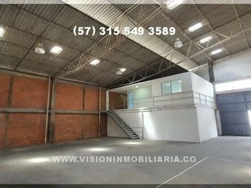 RENTO BODEGA DE 490 METROS2, 4 parqueaderos, estrato 4, Energía Trifásica, acceso para camiones, acceso para tractomulas, acceso pavimentado.
