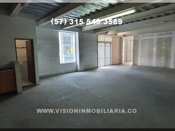 RENTO BODEGA DE 490 METROS2, 4 parqueaderos, estrato 4, Energía Trifásica, acceso para camiones, acceso para tractomulas, acceso pavimentado.