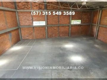 RENTO BODEGA DE 490 METROS2, 4 parqueaderos, estrato 4, Energía Trifásica, acceso para camiones, acceso para tractomulas, acceso pavimentado.
