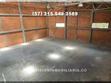 RENTO BODEGA DE 490 METROS2, 4 parqueaderos, estrato 4, Energía Trifásica, acceso para camiones, acceso para tractomulas, acceso pavimentado.