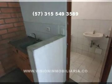 RENTO BODEGA DE 490 METROS2, 4 parqueaderos, estrato 4, Energía Trifásica, acceso para camiones, acceso para tractomulas, acceso pavimentado.