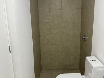 NUEVO, 2 RECÁMARAS, 2 BAÑOS, BALCÓN, 2 CAJONES DE ESTACIONAMIENTO, BODEGA/LAVANDERÍA