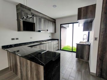 casa Nueva en Venta lomas de angelopolis, puebla - Un piso, dos recamaras y jardin ¡gran oportunidad!