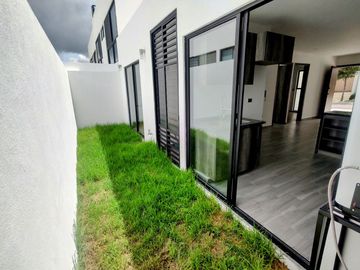 casa Nueva en Venta lomas de angelopolis, puebla - Un piso, dos recamaras y jardin ¡gran oportunidad!