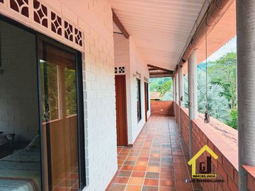 CASA CAMPESTRE EN SANTAGUEDA CERCA A LA CIUDAD DE MANIZALES