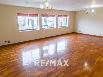 Departamento Flat En Venta En San Isidro. Vista Externa 167M2