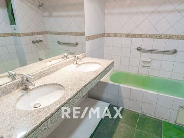 Departamento Flat En Venta En San Isidro. Vista Externa 167M2