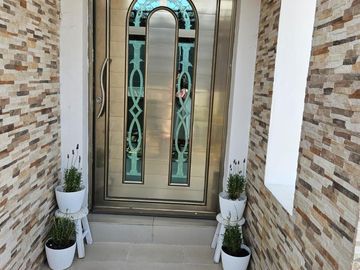 Casa remodelada con recamara en planta baja, terraza, alberca, cochera, Fracc. Moderno Veracruz