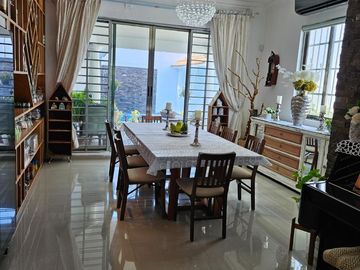 Casa remodelada con recamara en planta baja, terraza, alberca, cochera, Fracc. Moderno Veracruz