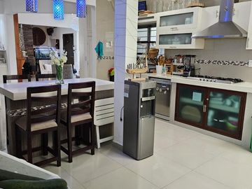 Casa remodelada con recamara en planta baja, terraza, alberca, cochera, Fracc. Moderno Veracruz