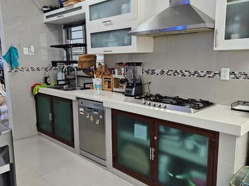 Casa remodelada con recamara en planta baja, terraza, alberca, cochera, Fracc. Moderno Veracruz