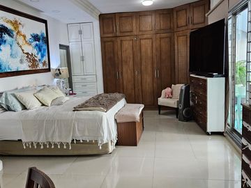 Casa remodelada con recamara en planta baja, terraza, alberca, cochera, Fracc. Moderno Veracruz