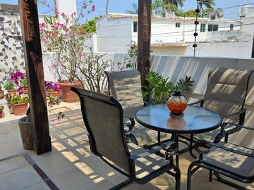 Casa remodelada con recamara en planta baja, terraza, alberca, cochera, Fracc. Moderno Veracruz