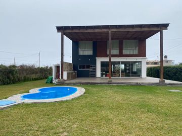 Exclusiva  Casa de Playa en Club Residencial Solimar
