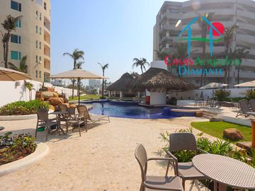 Departamento en venta con terraza con vista a la alberca y roof garden