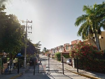 EXCELENTE Oportunidad de CASA a 15 MINUTOS de PLAYA en CANCÚN, PORTO REAL
