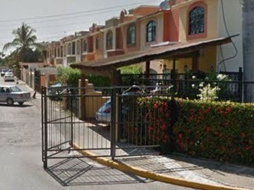 EXCELENTE Oportunidad de CASA a 15 MINUTOS de PLAYA en CANCÚN, PORTO REAL