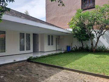Rumah dijual di Kesehatan Bintaro Jakarta Selatan dekat Tol Jorr