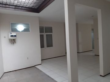 Rumah dijual di Kesehatan Bintaro Jakarta Selatan dekat Tol Jorr