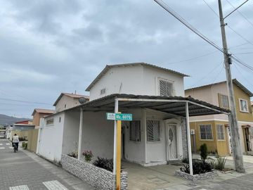 URBANIZACION CIUDAD SANTIAGO ETAPA LA RIA VENDO PRECIOSA CASA ESQUINERA DOS PLANTAS, TRES DORMITORIOS, EXCELENTES ACABADOS