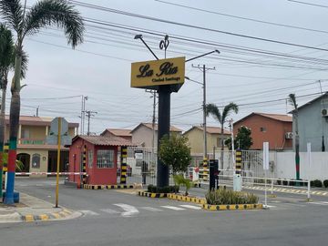 URBANIZACION CIUDAD SANTIAGO ETAPA LA RIA VENDO PRECIOSA CASA ESQUINERA DOS PLANTAS, TRES DORMITORIOS, EXCELENTES ACABADOS