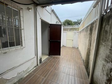 URBANIZACION CIUDAD SANTIAGO ETAPA LA RIA VENDO PRECIOSA CASA ESQUINERA DOS PLANTAS, TRES DORMITORIOS, EXCELENTES ACABADOS