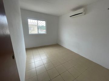 URBANIZACION CIUDAD SANTIAGO ETAPA LA RIA VENDO PRECIOSA CASA ESQUINERA DOS PLANTAS, TRES DORMITORIOS, EXCELENTES ACABADOS