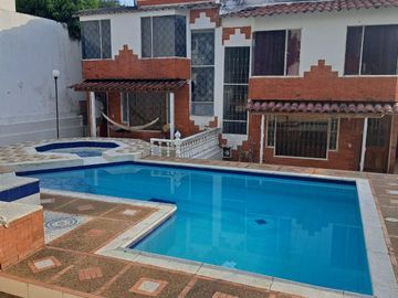 VENTA DE CASA EN MELGAR EN CONJUNTO