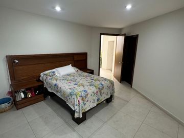 Amplia casa en venta en Hacienda Los Naranjos